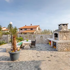 Apartment Miki, Vinkuran
